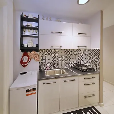 Port View Apartment