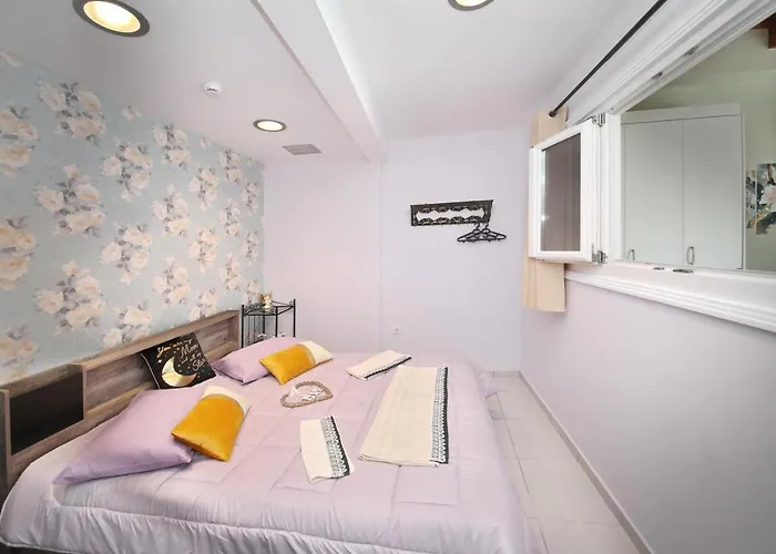 Port View Скопелос