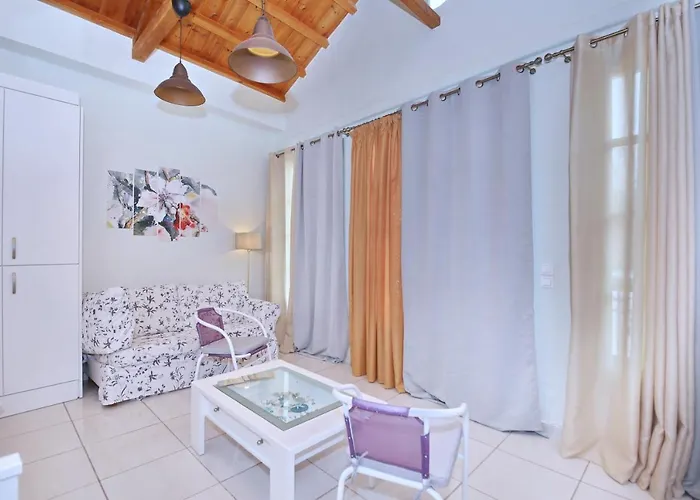 Port View Скопелос