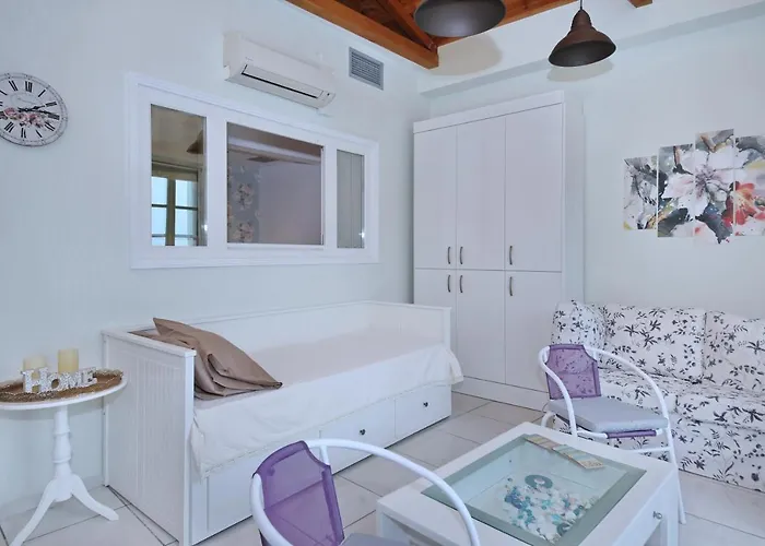 Port View Скопелос