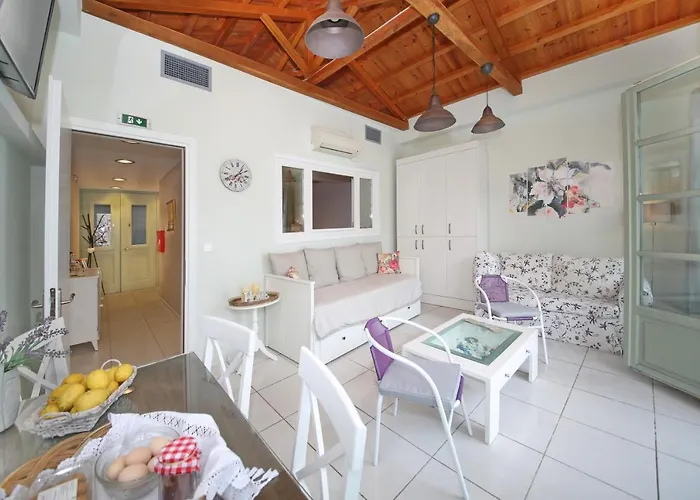 Port View Скопелос