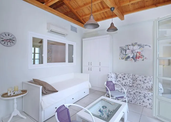 Port View Скопелос