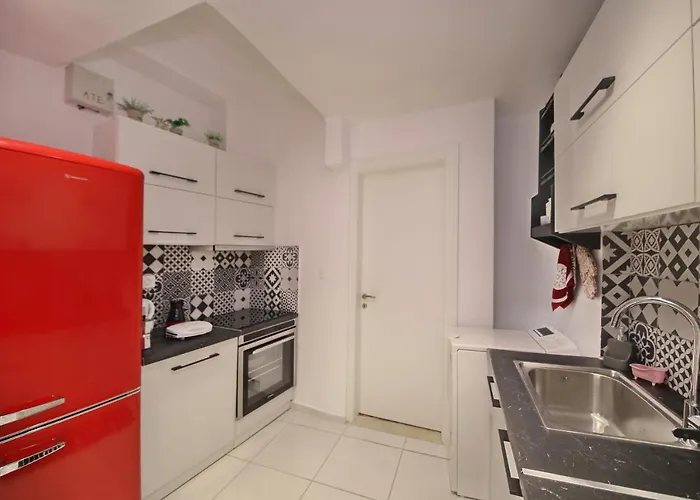 Port View Скопелос